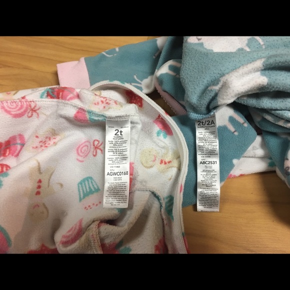 SOLD Girls Carter’s Footed One Piece Pajamas 2T - Picture 5 of 5